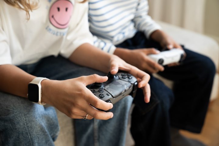 El opladning computer spar på strøm