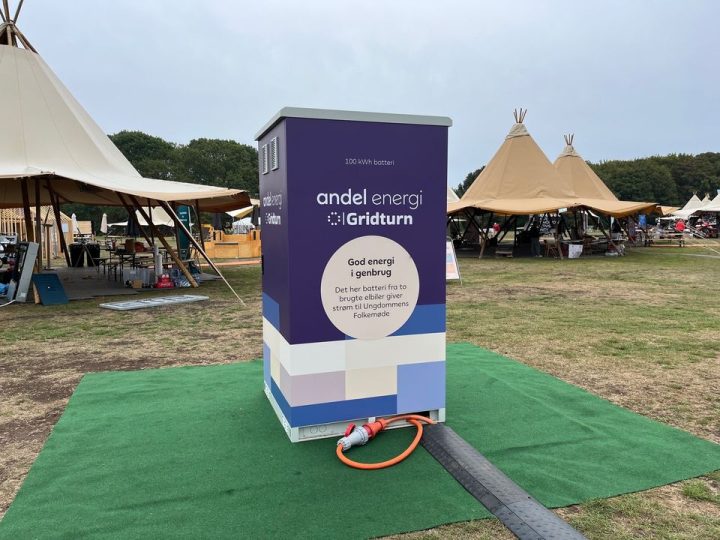 Batteri-tårn med i alt 14 brugte batterier fra elbiler