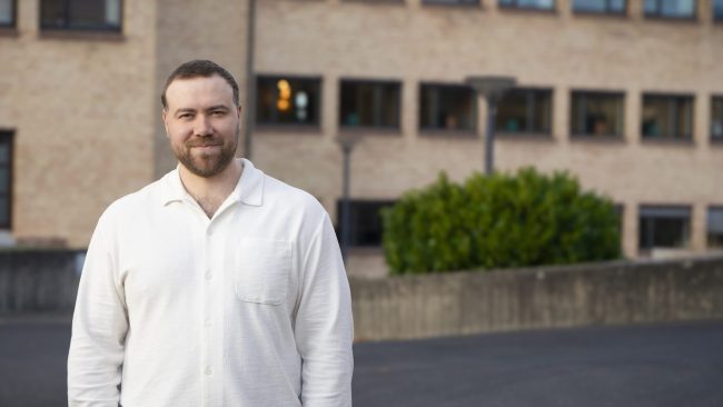 Portræt af Nikolaj Damkjær, afdelingsleder for forretningsstyring hos Andel Energi